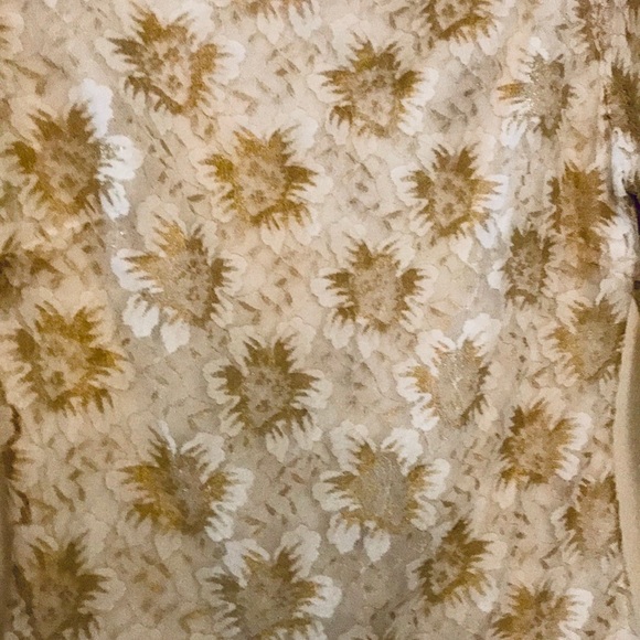 Worn 3x: white lace dress with gold flowers - Picture 3 of 4